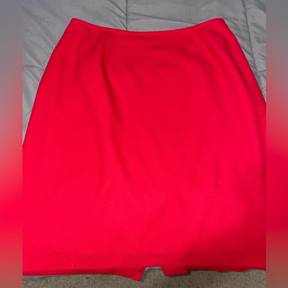 Red skirt - Picture 2 of 5